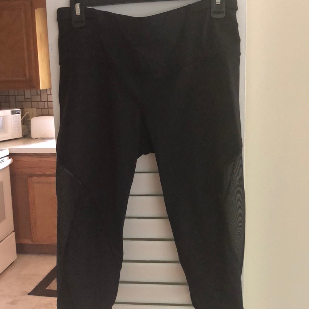 Lululemon size 10 black Capri leggings